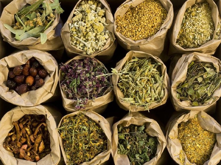 Salah satu teh herbal yang terkenal adalah teh hijau